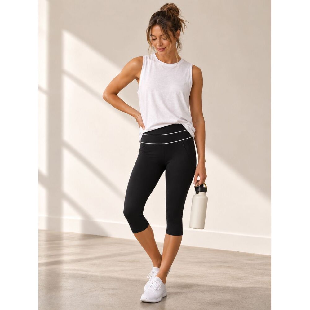 Lorna Jane Black Crops With White Trim Details XS